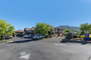Отель Comfort Inn & Suites Ukiah Mendocino County  Укиа